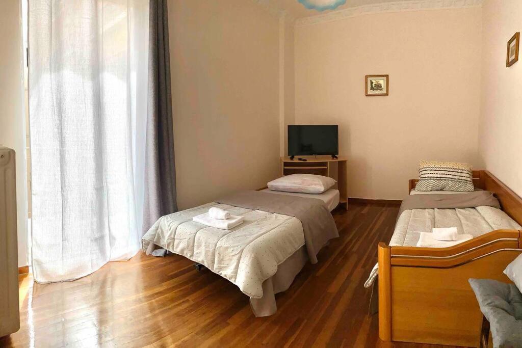 B&J City Center Apartment Kalamata Bagian luar foto